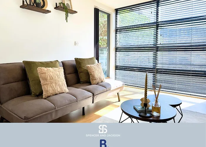 1 Bedroom City Centre Apartment Near The University And Bodleian Library By Spencer And Jackson Short Lets & Serviced Accommodation Oxford
